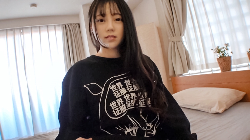 优奈20岁服装店店员